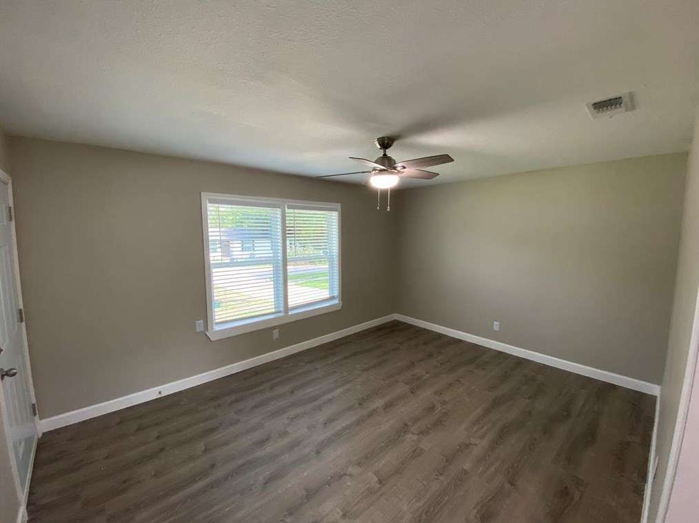 1516 Woodcrest Dr, Mesquite, TX 75149