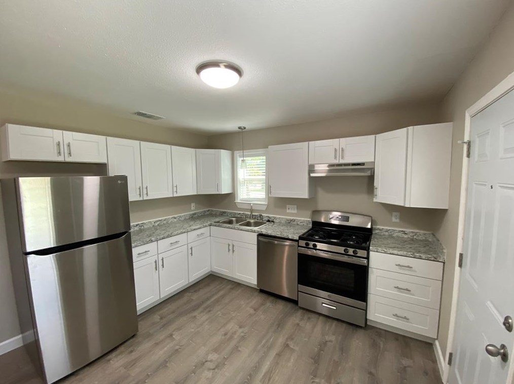 1516 Woodcrest Dr, Mesquite TX  75149-6333 exterior