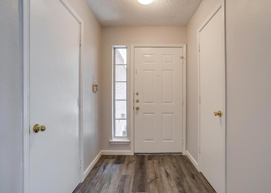 571 Majestic Park Ln, Cedar Hill, TX 75104-1763