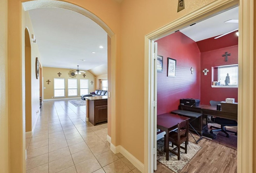 1108 Longhorn Dr, Aubrey, TX 76227