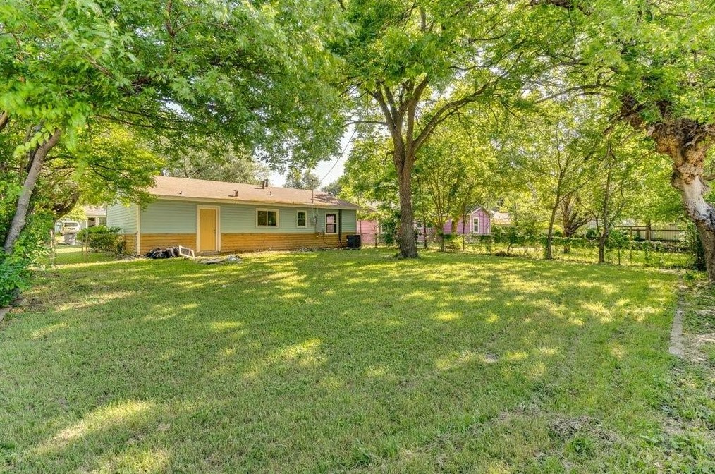 3838 Rolinda Dr, Dallas, TX 75211-8521