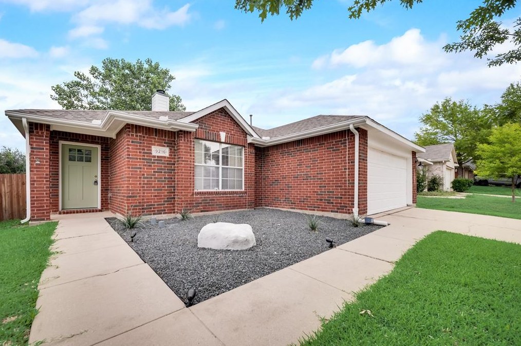 9216 Newport Ln, McKinney, TX 75071