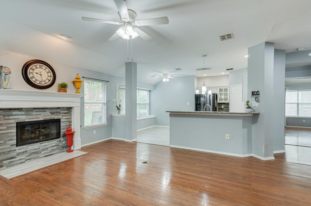 407 E Whitener Rd, Euless, TX 76040