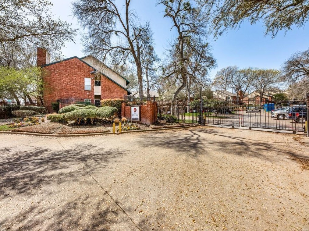 8601 Park Ln #221, Dallas, TX 75231