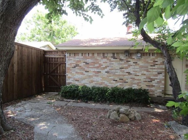 2513 Bamboo St, Mesquite TX 75150-2524 exterior