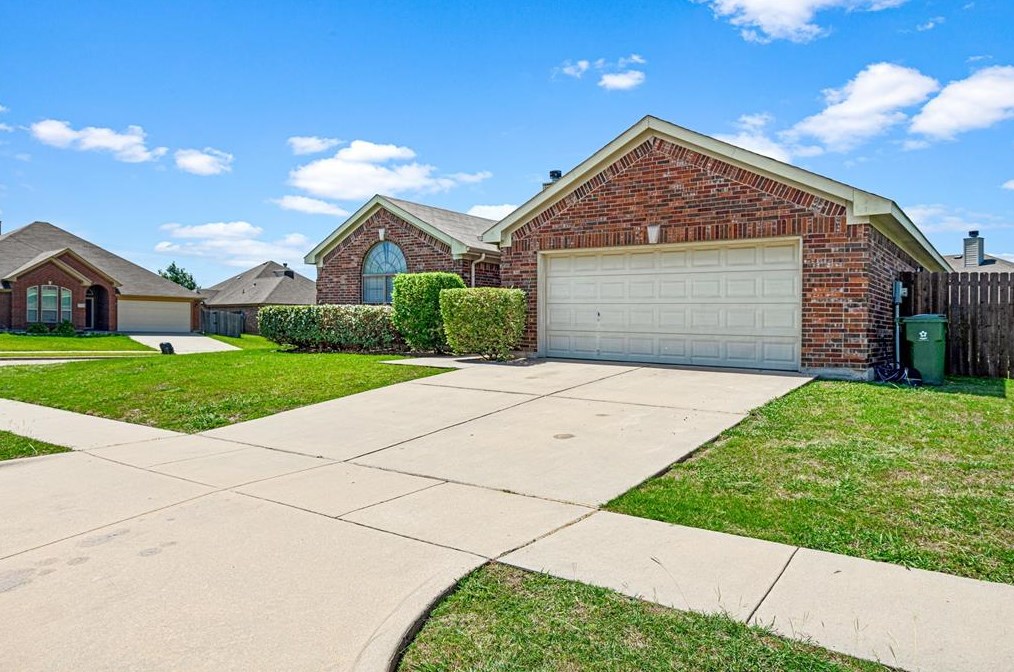 1614 Weeping Willow Ln, Arlington, TX 76002-4642