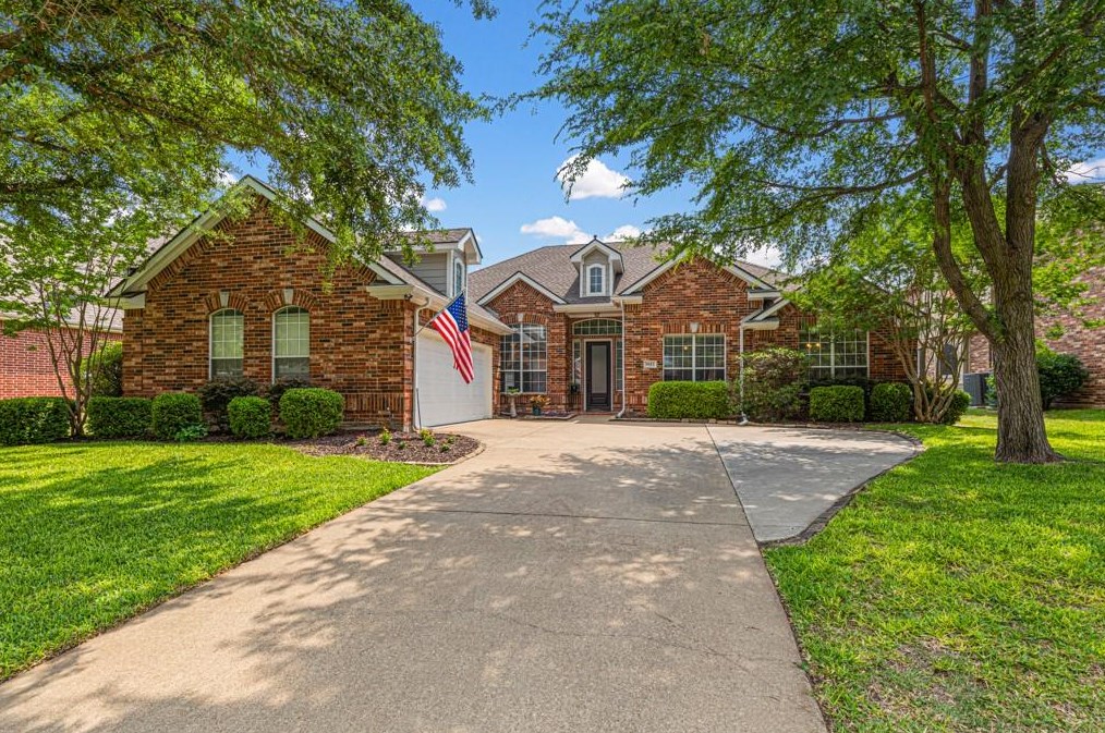 9013 Royal Burgess Dr, Rowlett, TX 75089-9582