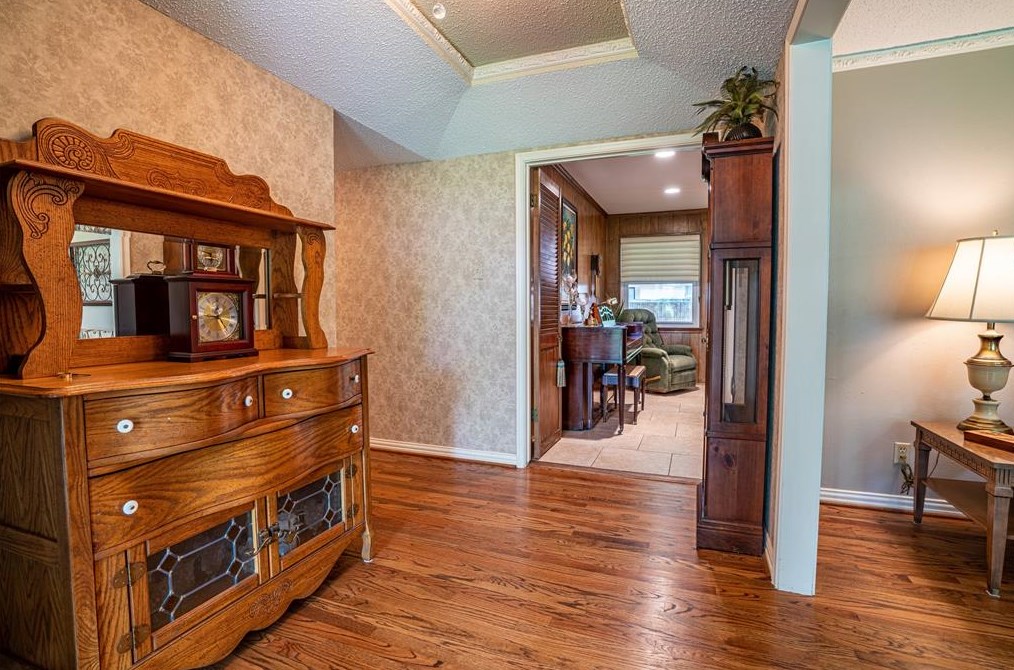 8308 Moorcroft Dr, Dallas, TX 75228-5940