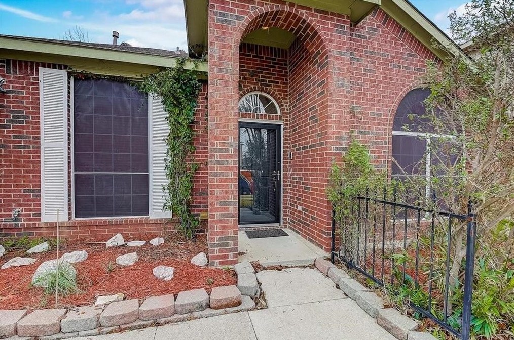 7503 Amsterdam Ln, Arlington, TX 76002
