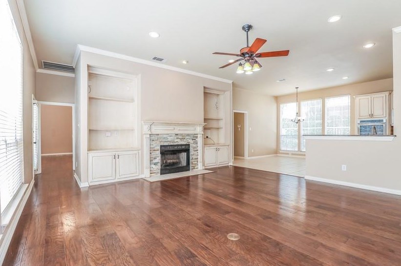 807 Oakcrest Ct, Grapevine, TX 76092