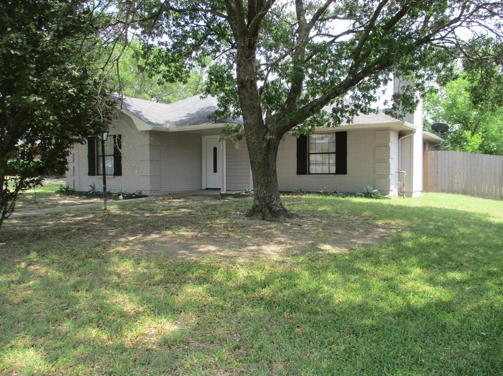 103 Dove Ave, Oak Leaf, TX 75154