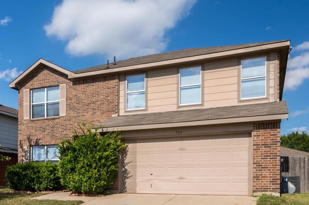 769 Eagle Dr, Fort Worth, TX 76131