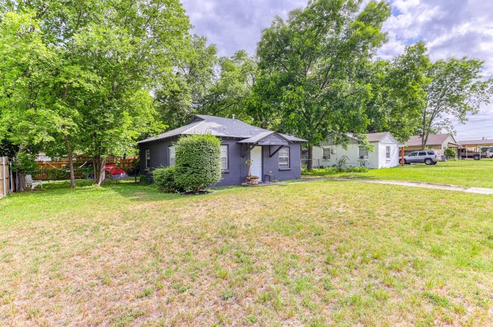 9213 S Dodson Dr, Fort Worth, TX 76108