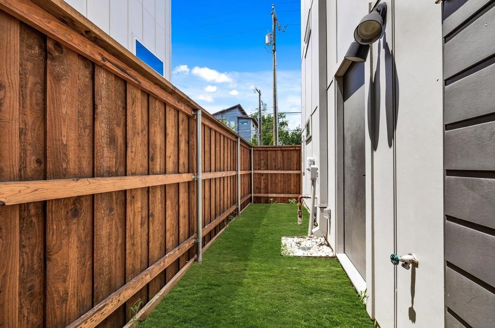 4504 Rusk Ave, Dallas TX  75204-3417 exterior