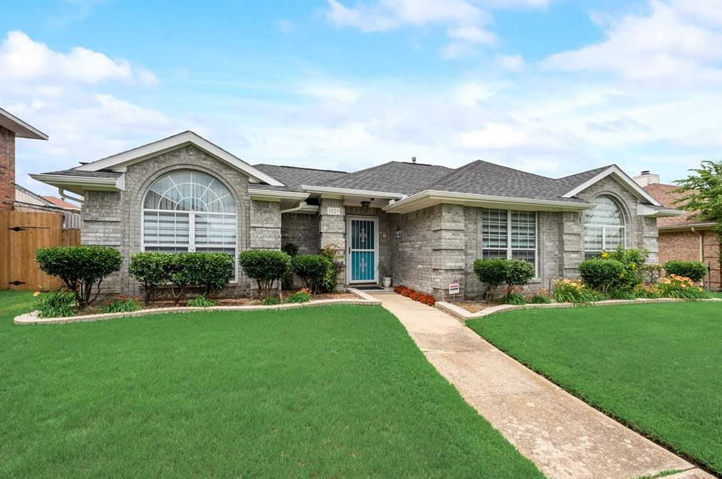 2529 Buck Dr, Mesquite, TX 75181-1687