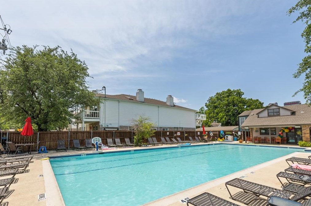 3200 Ross Ave, Dallas TX  75204-5523 exterior