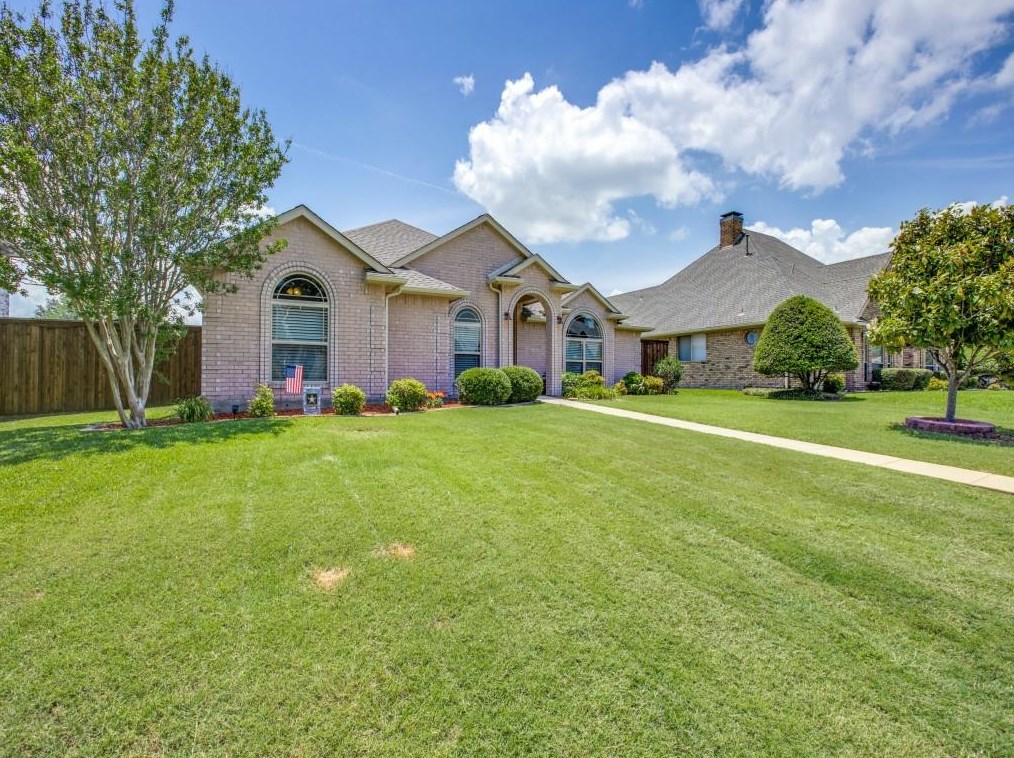 822 Foxwood Ln, St Paul, TX 75098