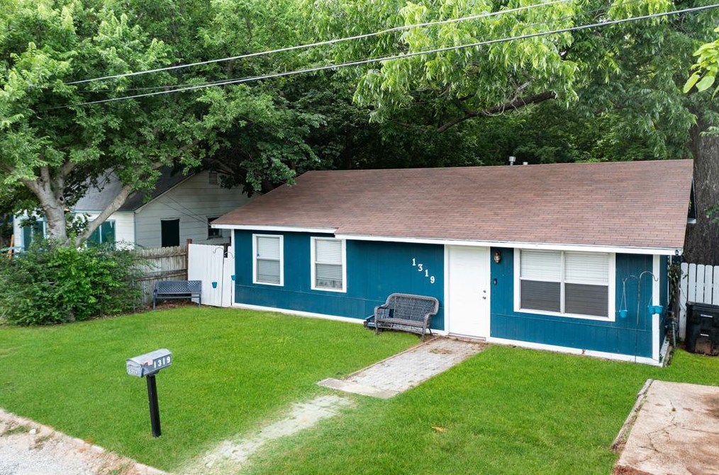 1319 W Morgan St, Denison, TX 75020
