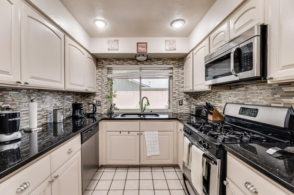 3012 Manchester Dr, Mesquite TX 75150-3554 exterior