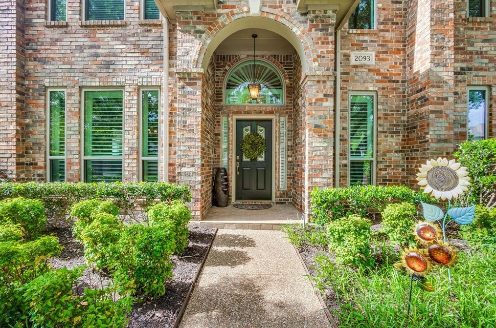 2093 Idlewood Dr, Grapevine, TX 76051-7802