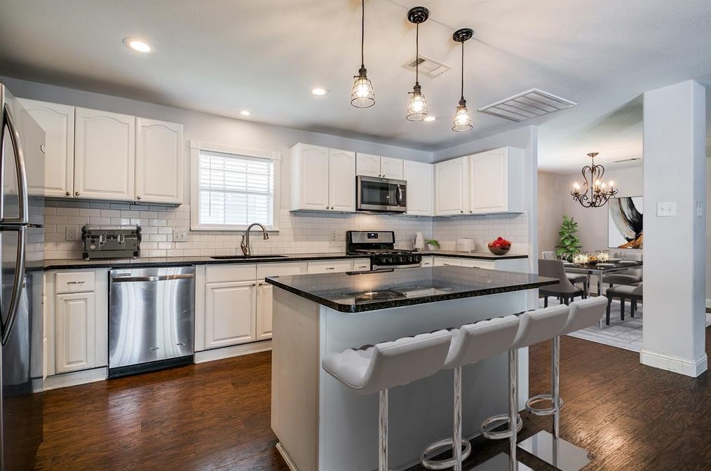 1315 Stevens Rdg Dr, Dallas TX 75211-1739 exterior