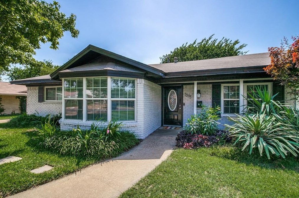 1315 Stevens Ridge Dr, Dallas, TX 75211-1742