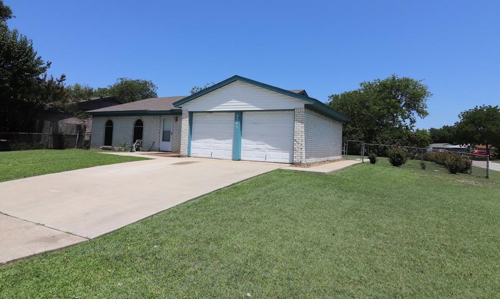5745 Macdougall Dr, Fort Worth, TX 76148
