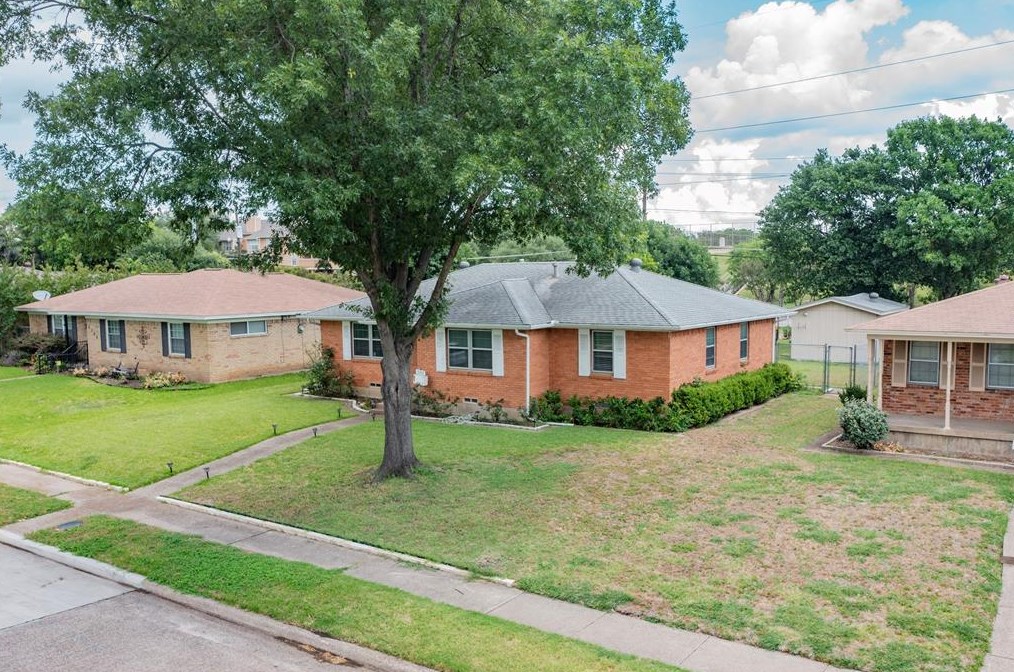 5304 Urban Crest Rd, Dallas, TX 75227-1532