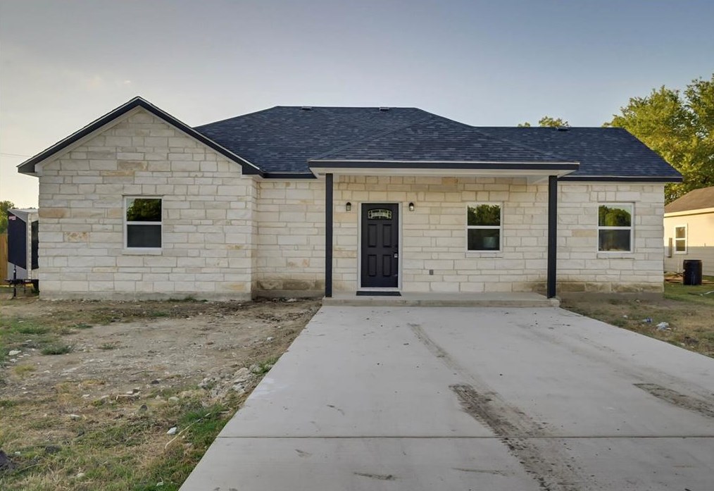 308 Nw 1st St, Kerens, TX 75144