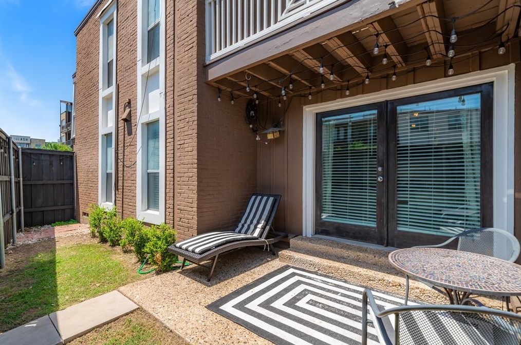 5938 Sandhurst Ln, Dallas TX  75206-4743 exterior