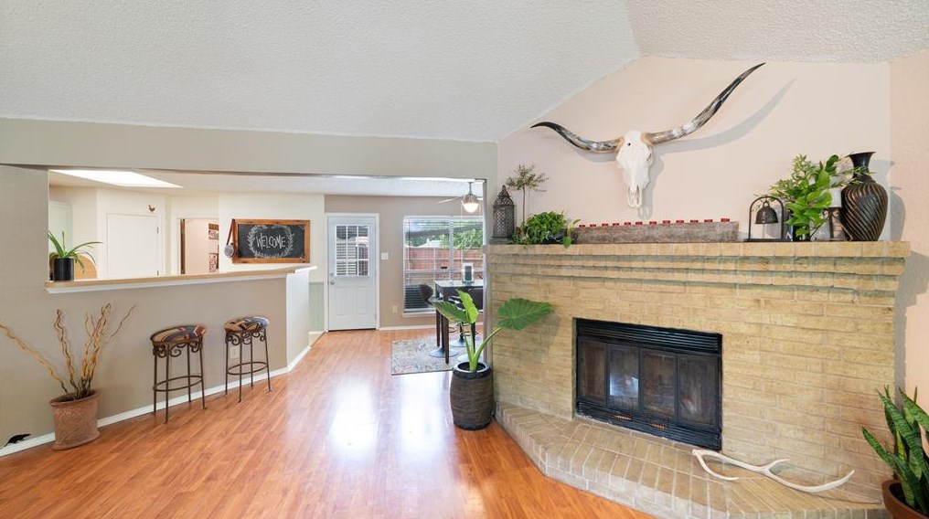 872 Whitehall Dr, Plano TX  75023-6822 exterior
