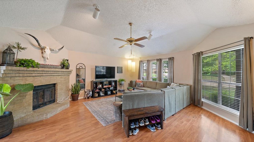 872 Whitehall Dr, Plano TX  75023-6822 exterior