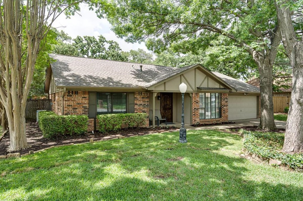 1825 Big Bend Dr, Grapevine, TX 76051-6625