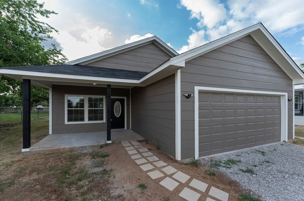 1533 Swan Ct, Azle, TX 76020