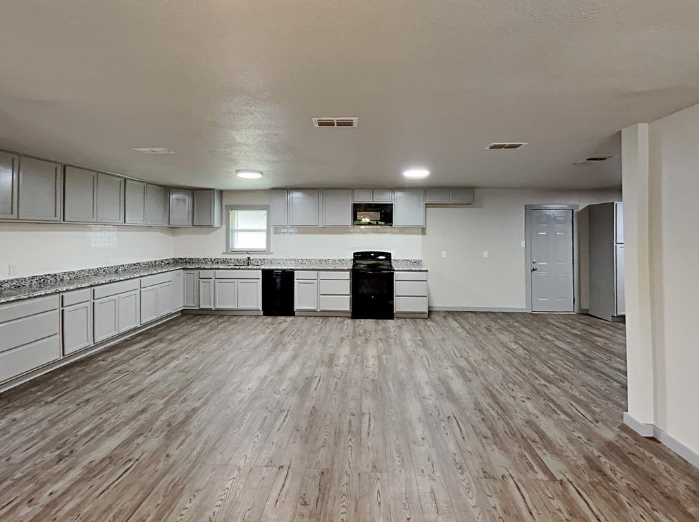 108 S Bowie Dr, Weatherford, TX 76086