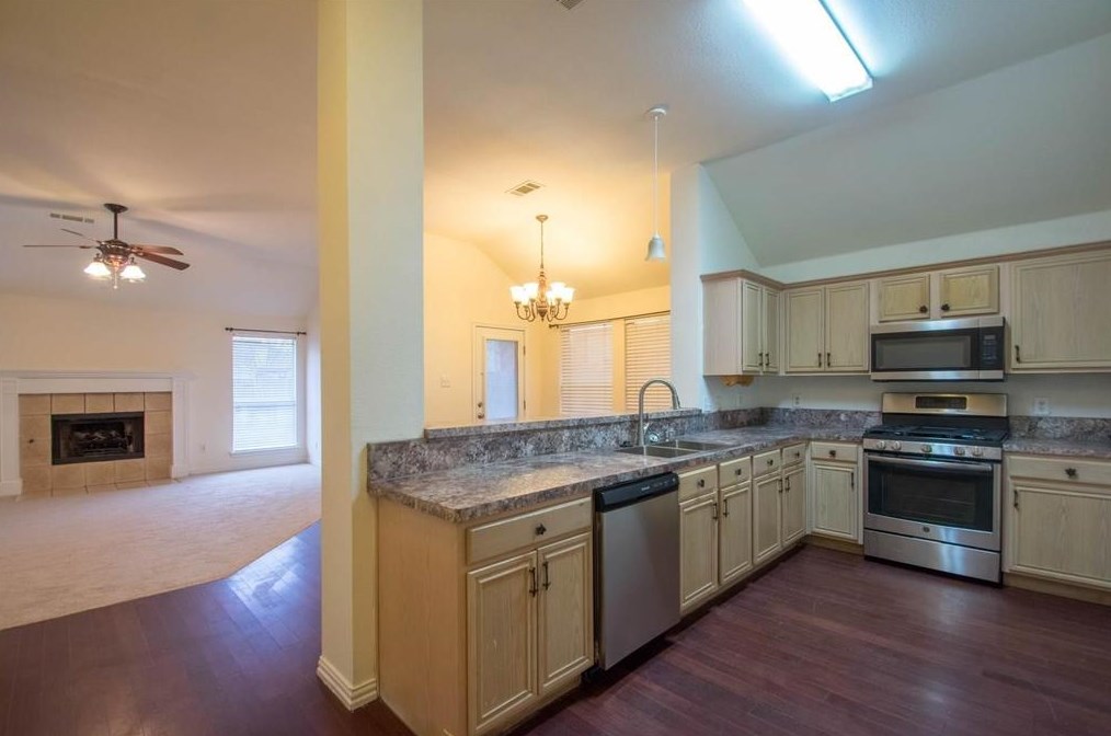 736 Silverbrook Dr, Fort Worth, TX 76179