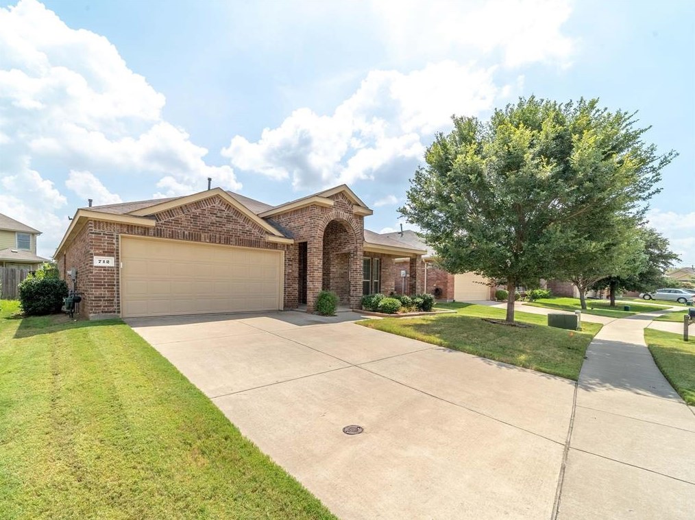 712 Swan Dr, Aubrey, TX 76227