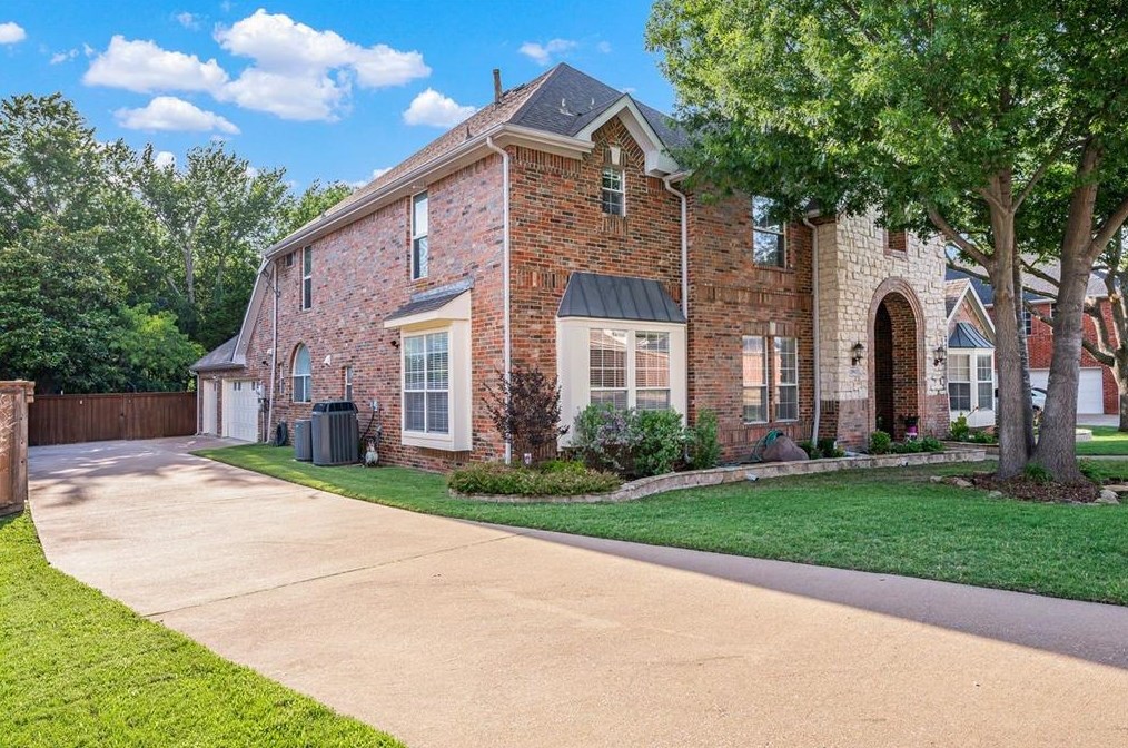 2905 Lakeway Dr, Rowlett, TX 75088-1509