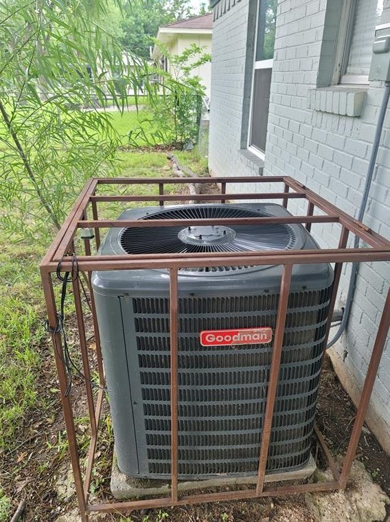 9605 Kittyhawk Ln, Dallas TX  75217-3706 exterior