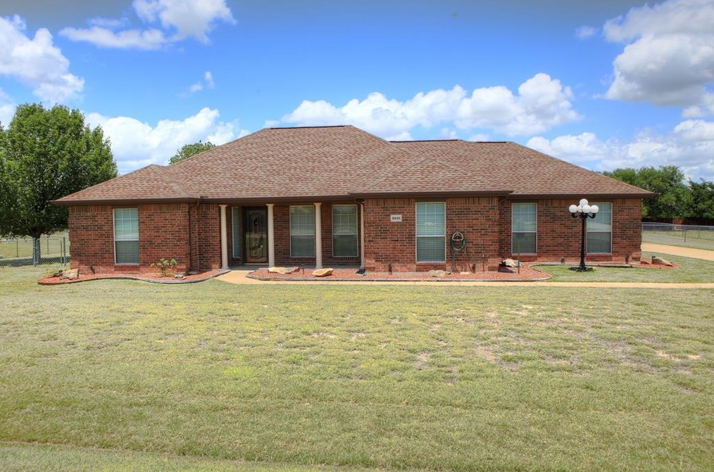 8651 Mattie Ln, Waxahachie, TX 75167