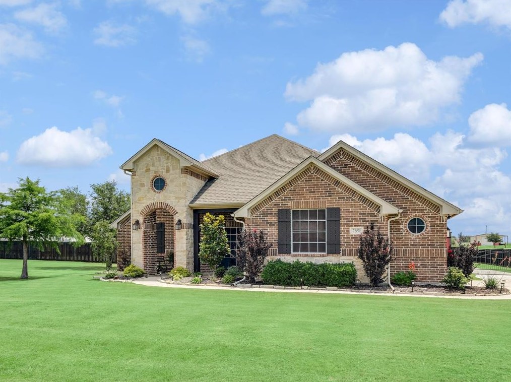 7851 Canyon Ridge Dr, Justin, TX 76247-4101