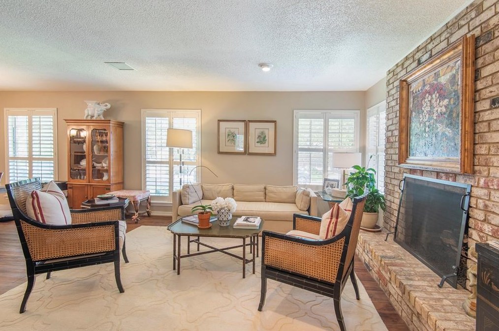 10696 Pagewood Dr, Dallas, TX 75230-4258