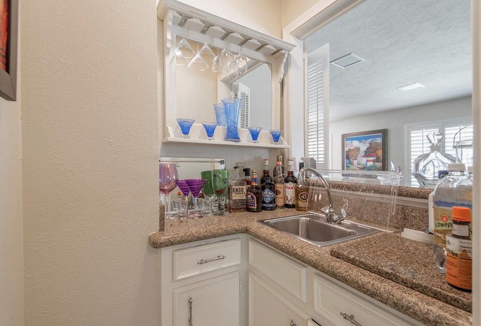 10696 Pagewood Dr, Dallas TX  75230-4258 exterior