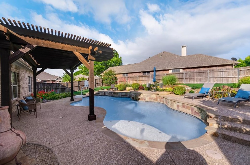 508 Village Dr, Mckinney, TX 75071-7850