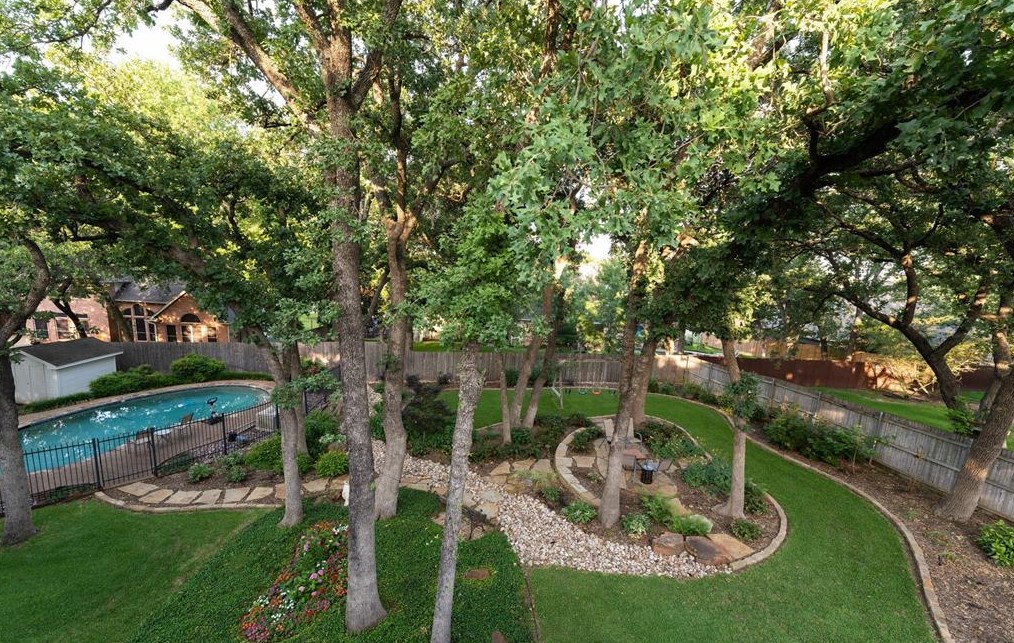 1005 Chimney Hill Trl, Grapevine, TX 76092-8327
