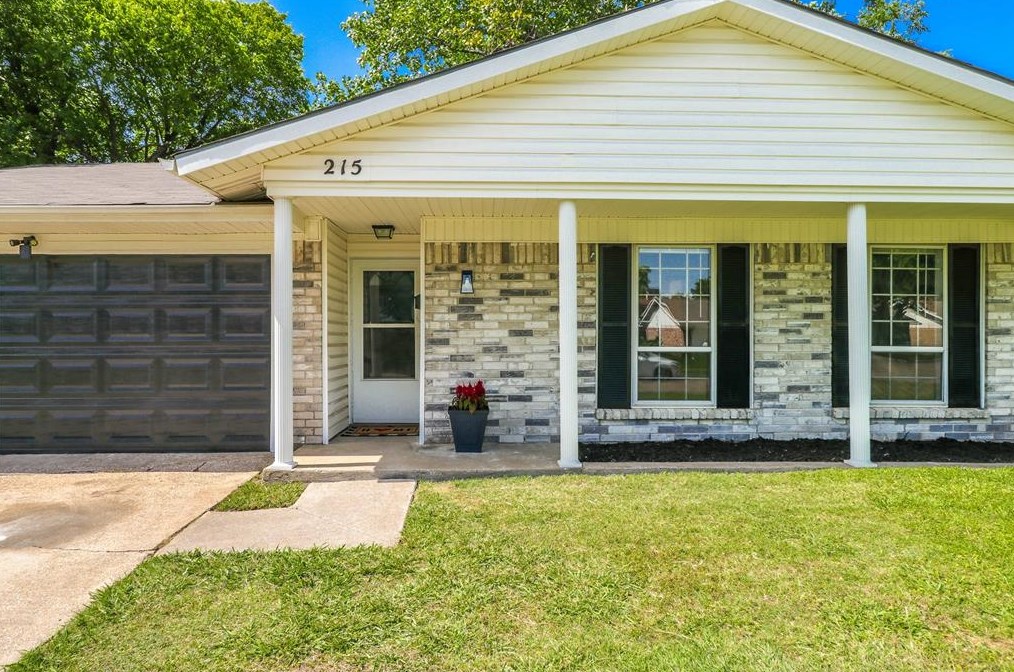 215 Debra Dr, Mesquite, TX 75149-2530