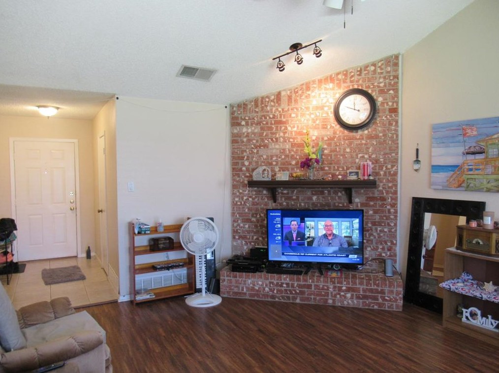 552 Greenway Dr, Fort Worth, TX 76179