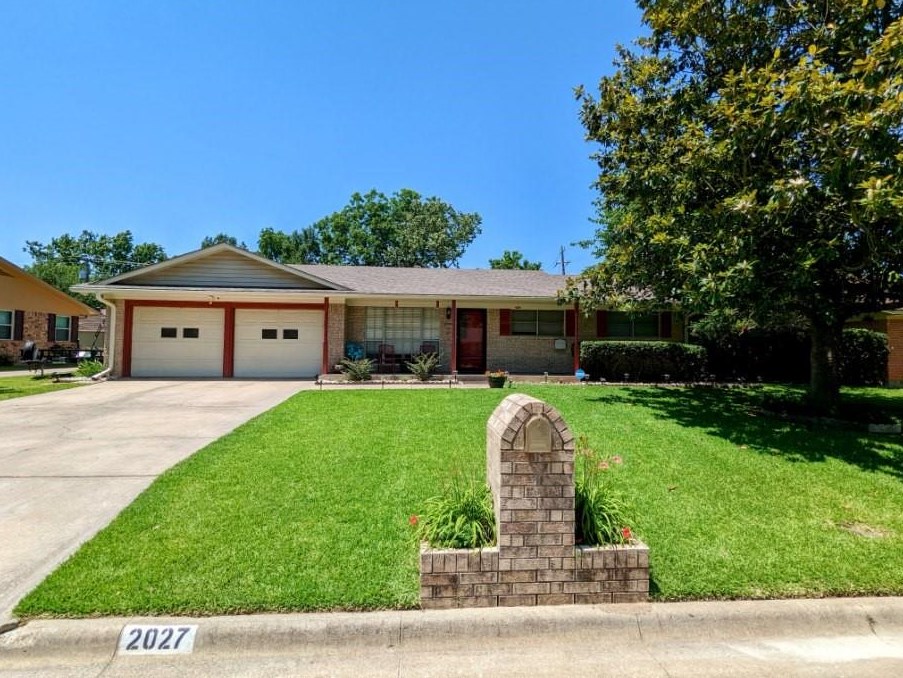 2027 Cypress St, Whitesboro, TX 76240-3707