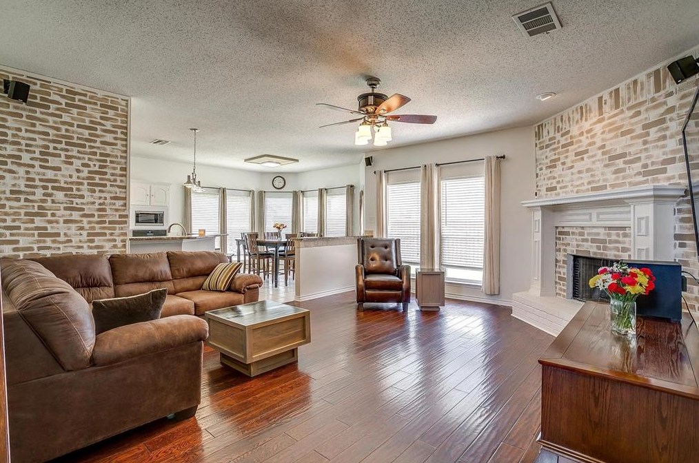 2105 San Simeon Dr, Mesquite TX 75181-4644 exterior