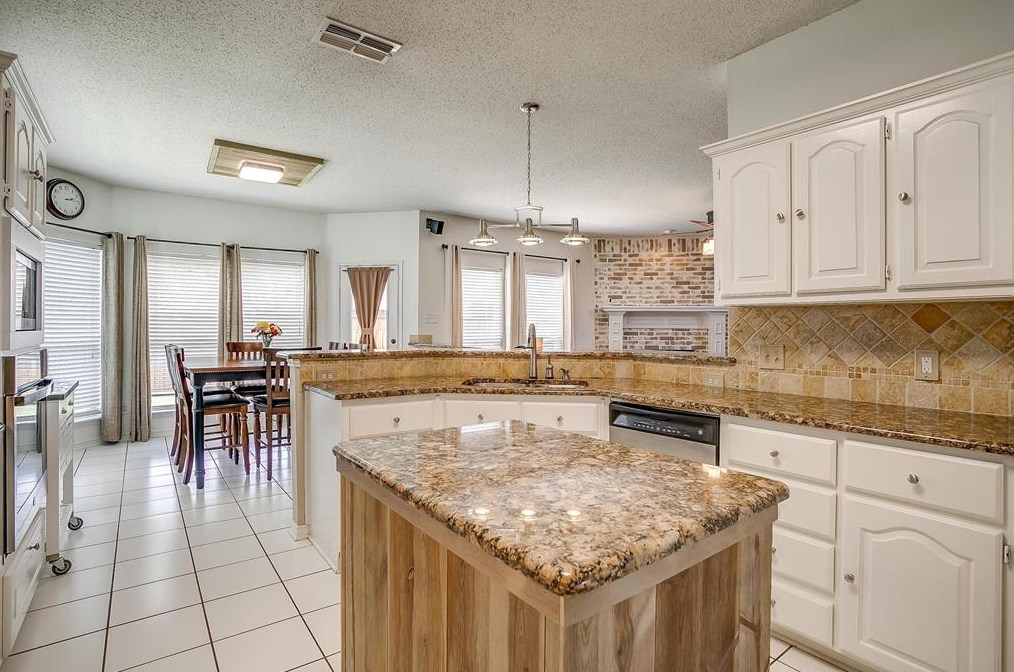 2105 San Simeon Dr, Mesquite TX 75181-4644 exterior